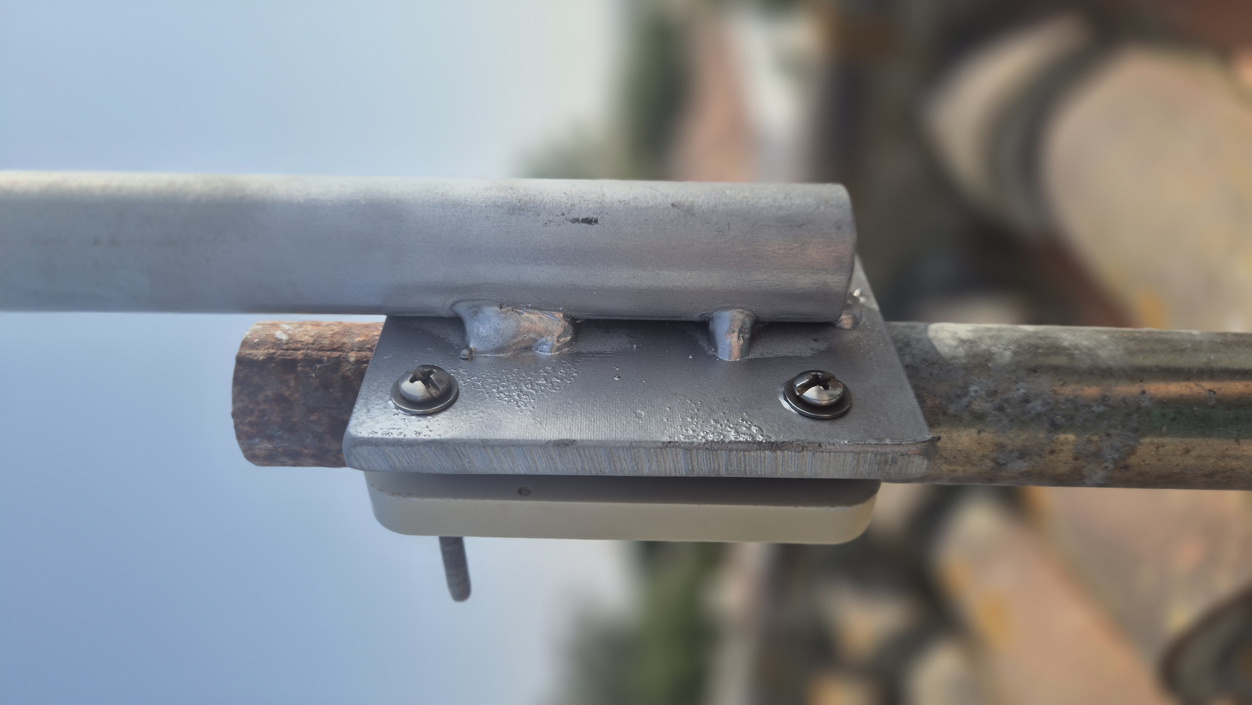Adaptador de poste fabricado por Leonados²